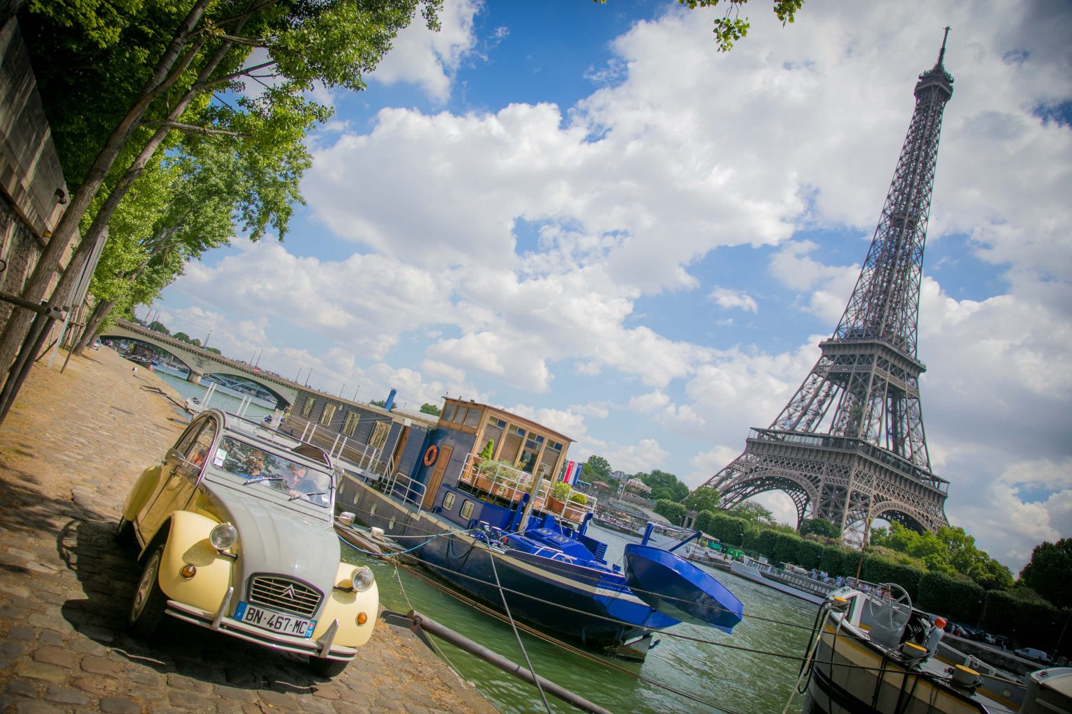 Balades à Paris en 2CV - Visites insolites guidées en 2CV - Cédric's Paris
